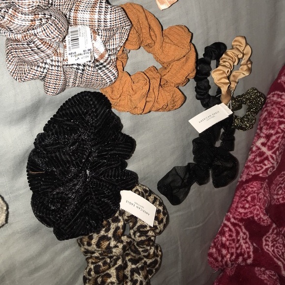 Brand new scrunchies and hair bands - Picture 2 of 2